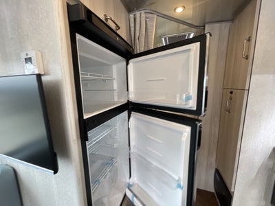 2026 Airstream 27FBQ Base