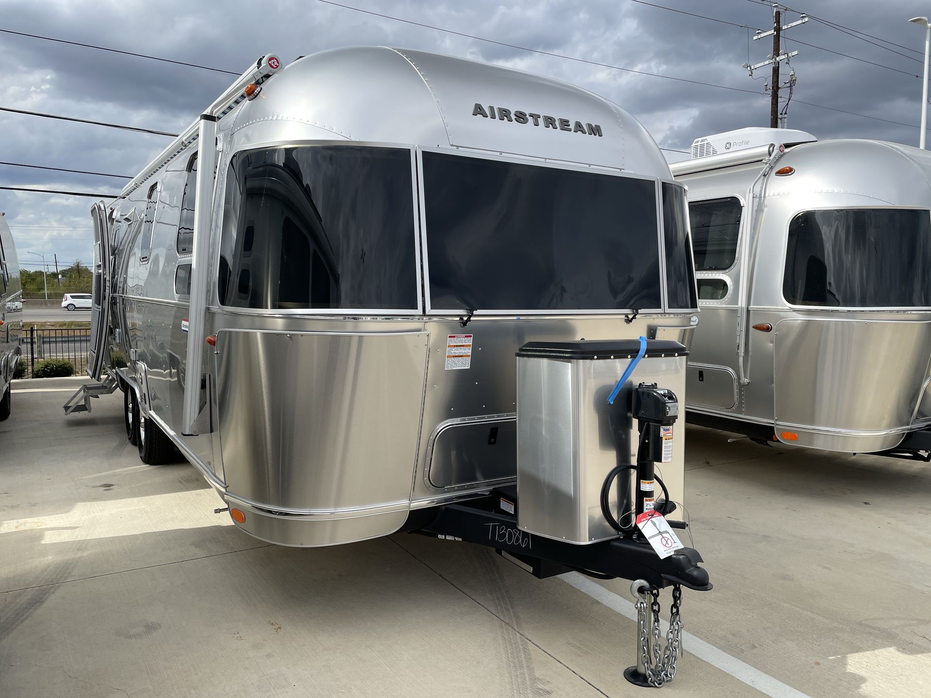 2026 Airstream 27FBQ Base