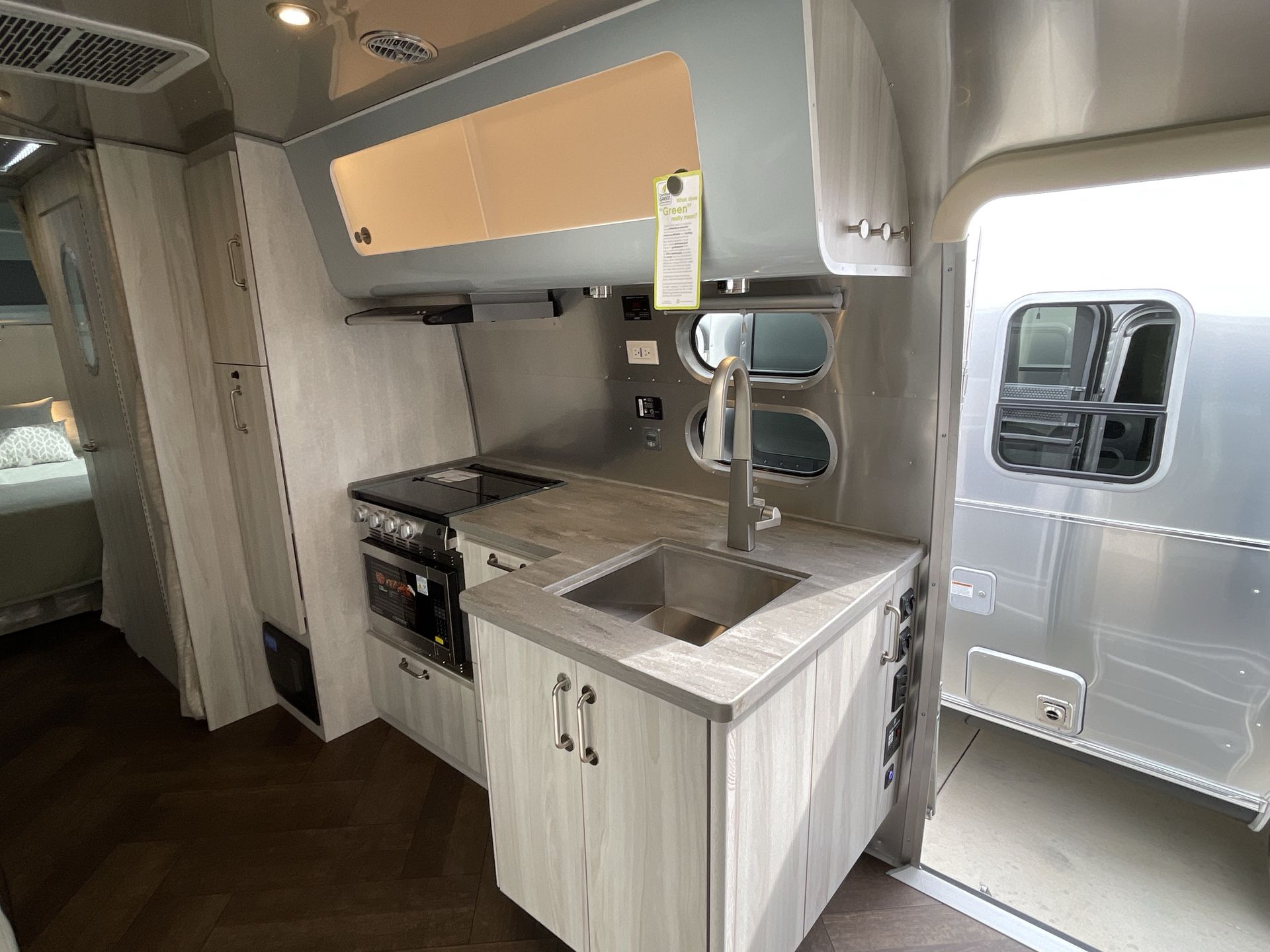 2026 Airstream 27FBQ Base