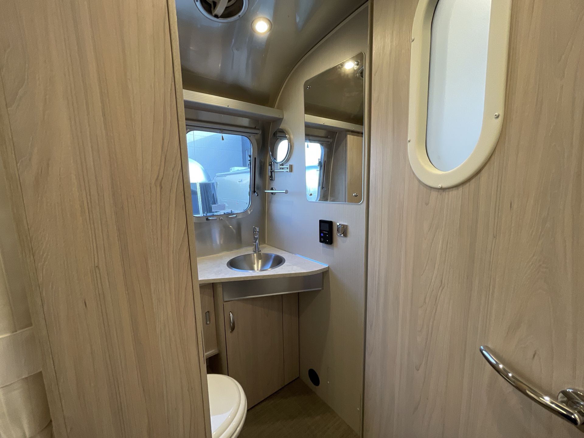 2026 Airstream 25FBQ Base