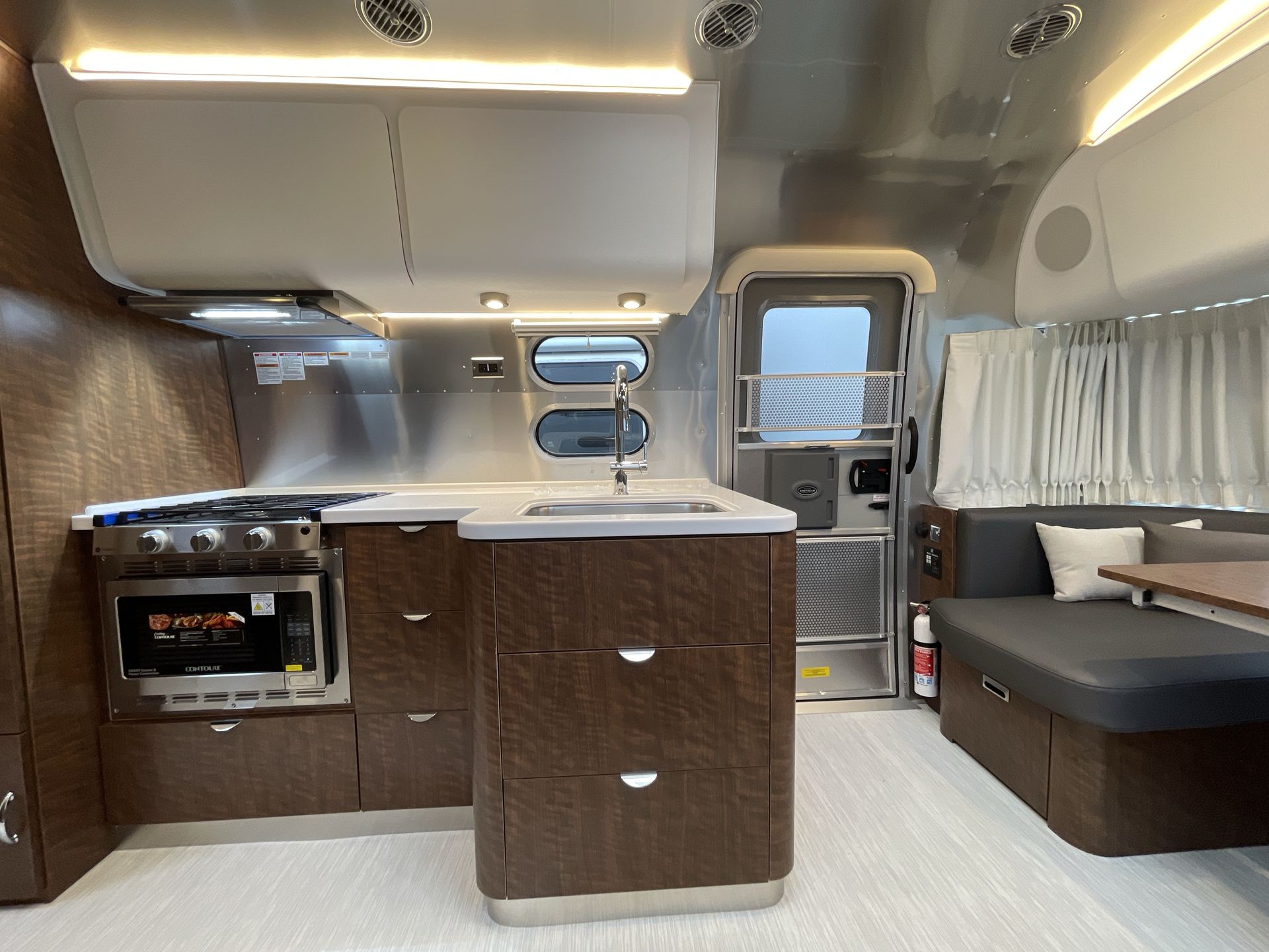 2026 Airstream 27FBQ Base