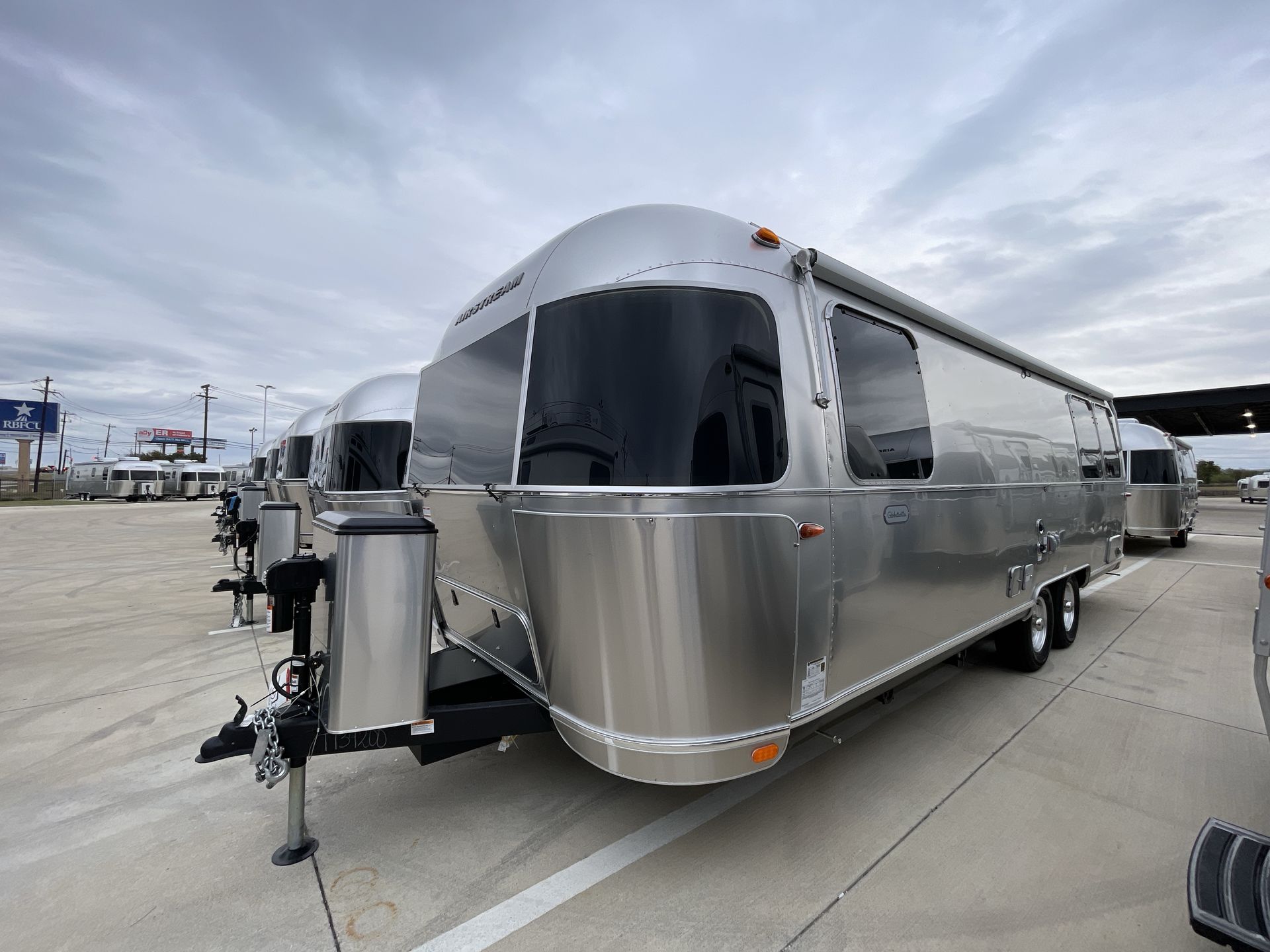 2026 Airstream 27FBQ Base
