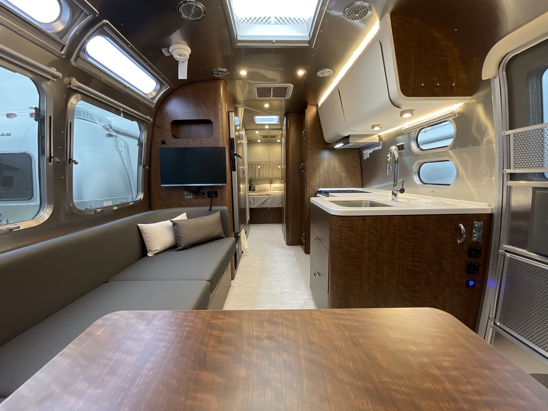 2026 Airstream 27FBQ Base