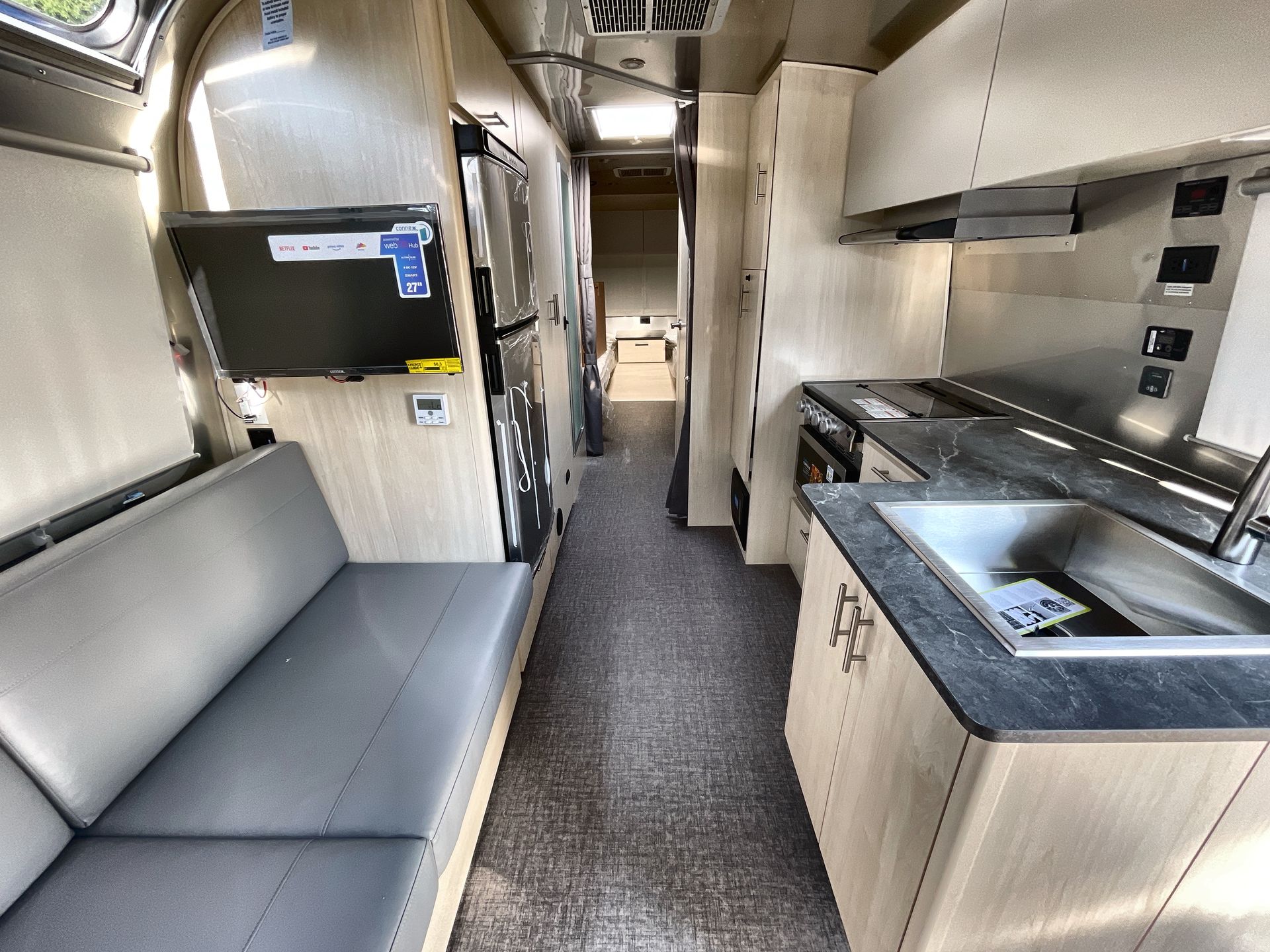2026 Airstream 27FBT Base