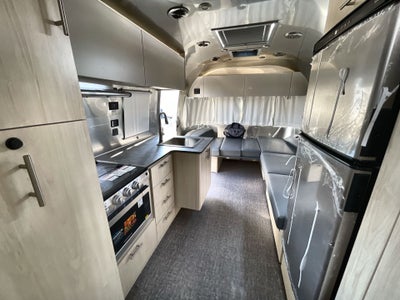 2026 Airstream 27FBT Base
