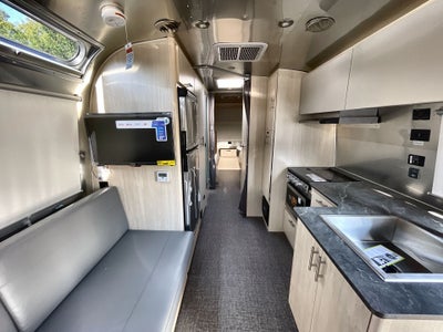 2026 Airstream 27FBT Base