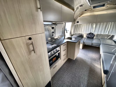 2026 Airstream 27FBT Base