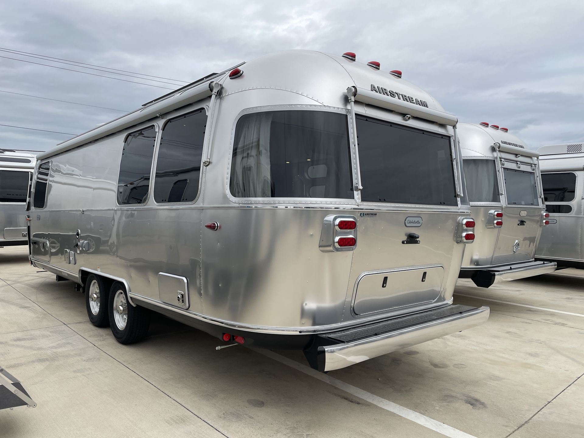 2026 Airstream 27FBT Base