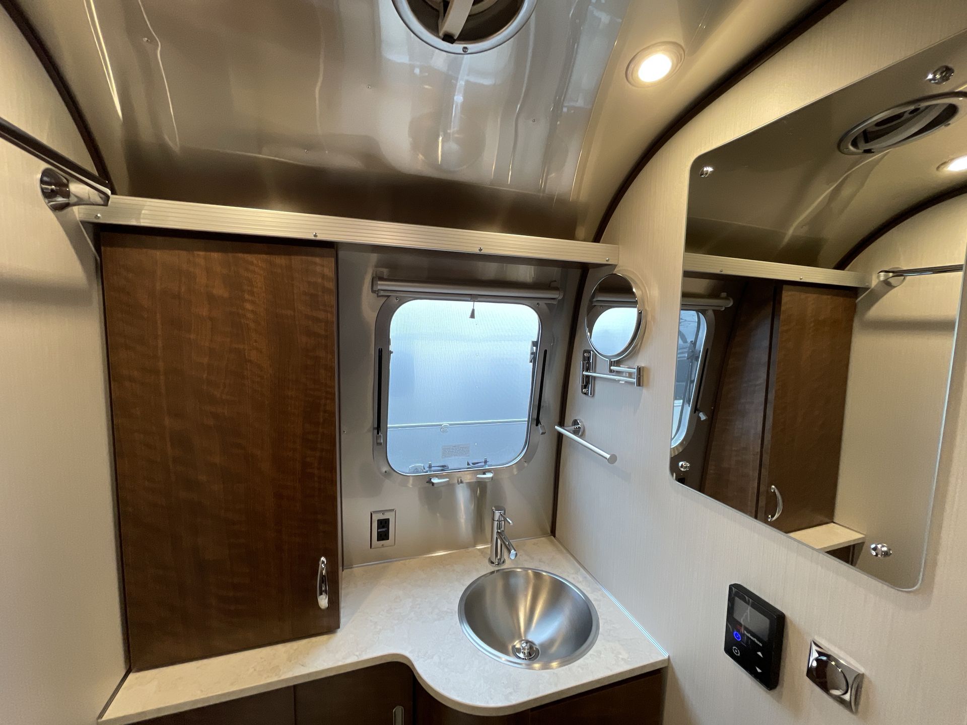 2026 Airstream 27FBT Base