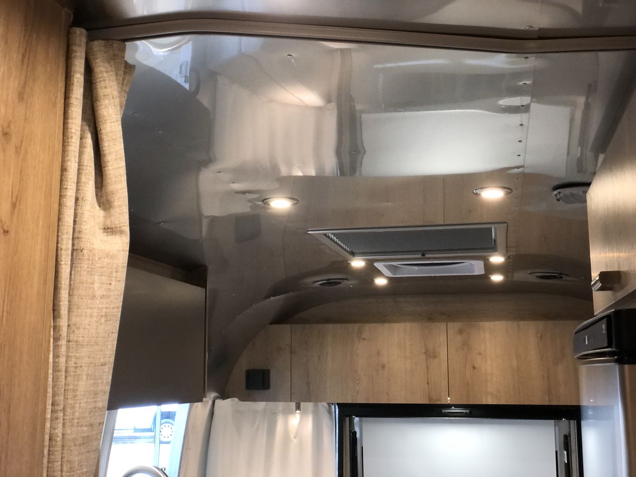 2026 Airstream 25FBQ Base