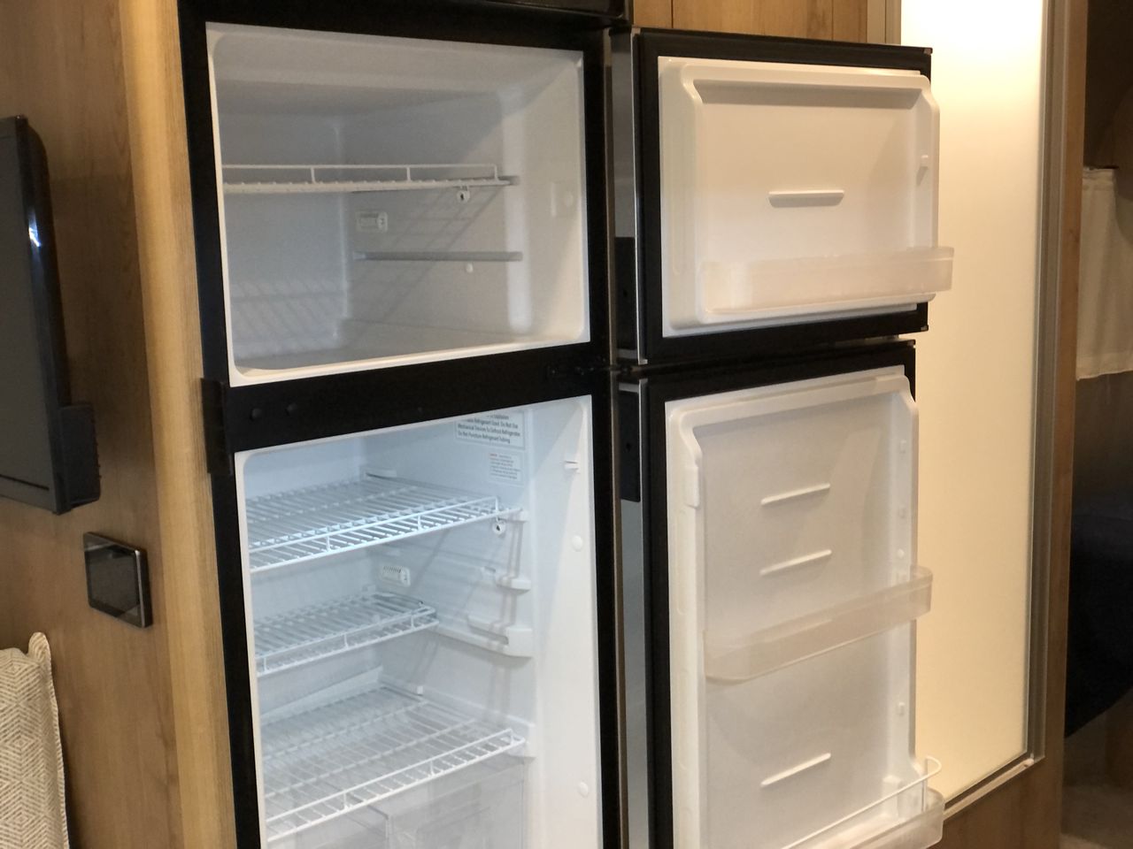 2026 Airstream 25FBQ Base