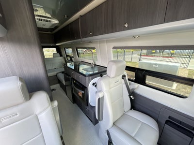 2026 Airstream 24GL 4x2 Passenger Base
