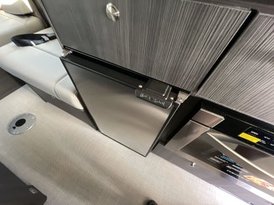 2026 Airstream 24GL 4x2 Passenger Base