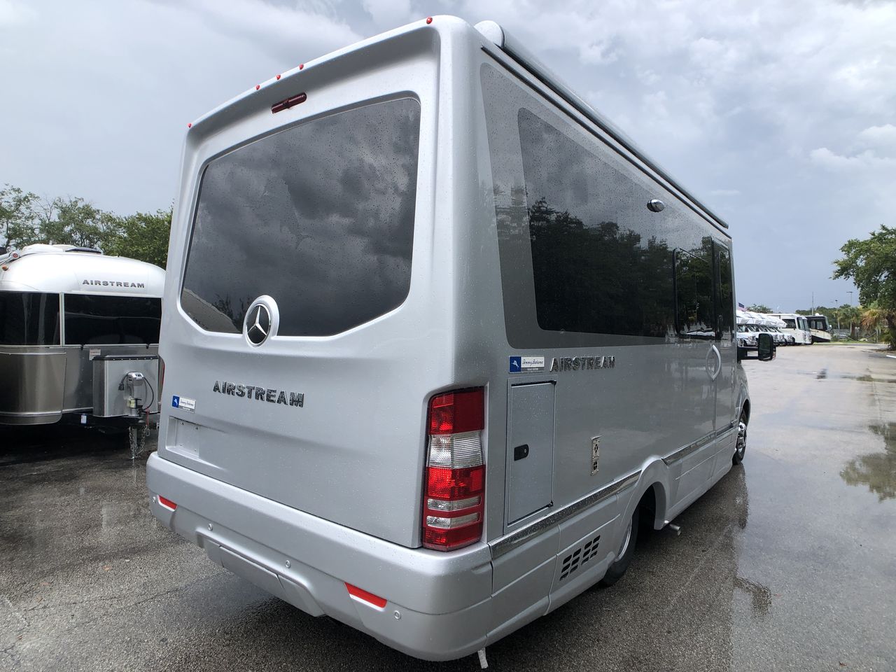 2026 Airstream Murphy Suite Tommy Bahama Base