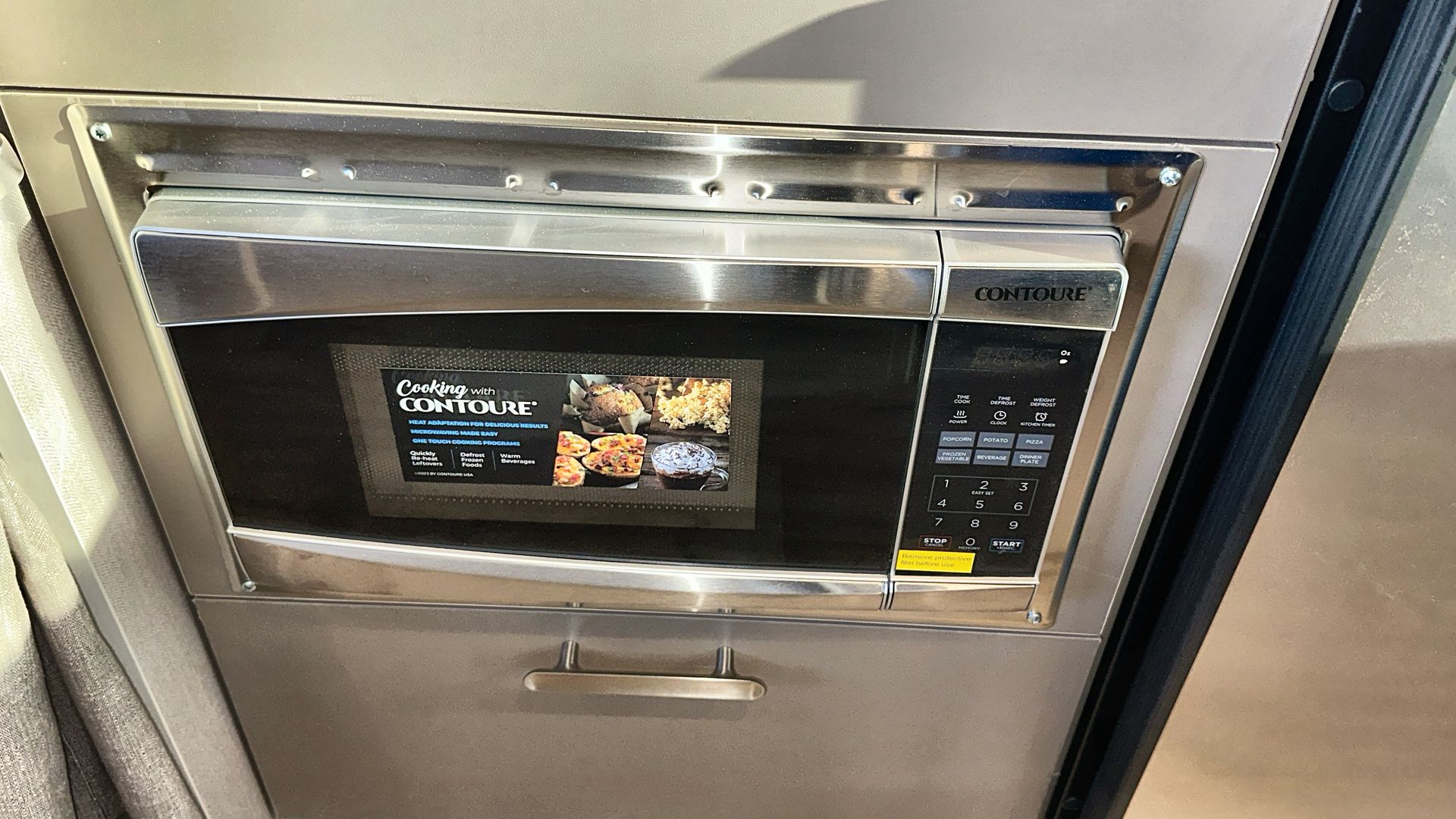 2025 Airstream 16RB Base