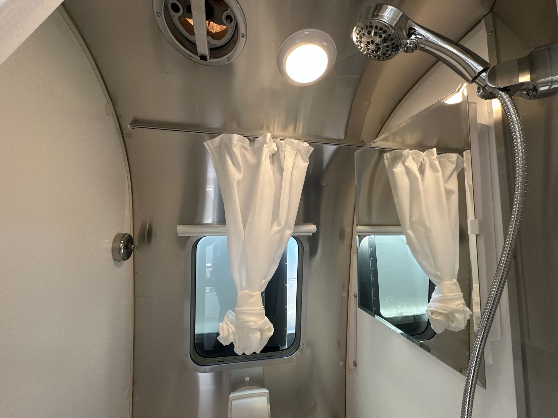 2026 Airstream 16RB Base