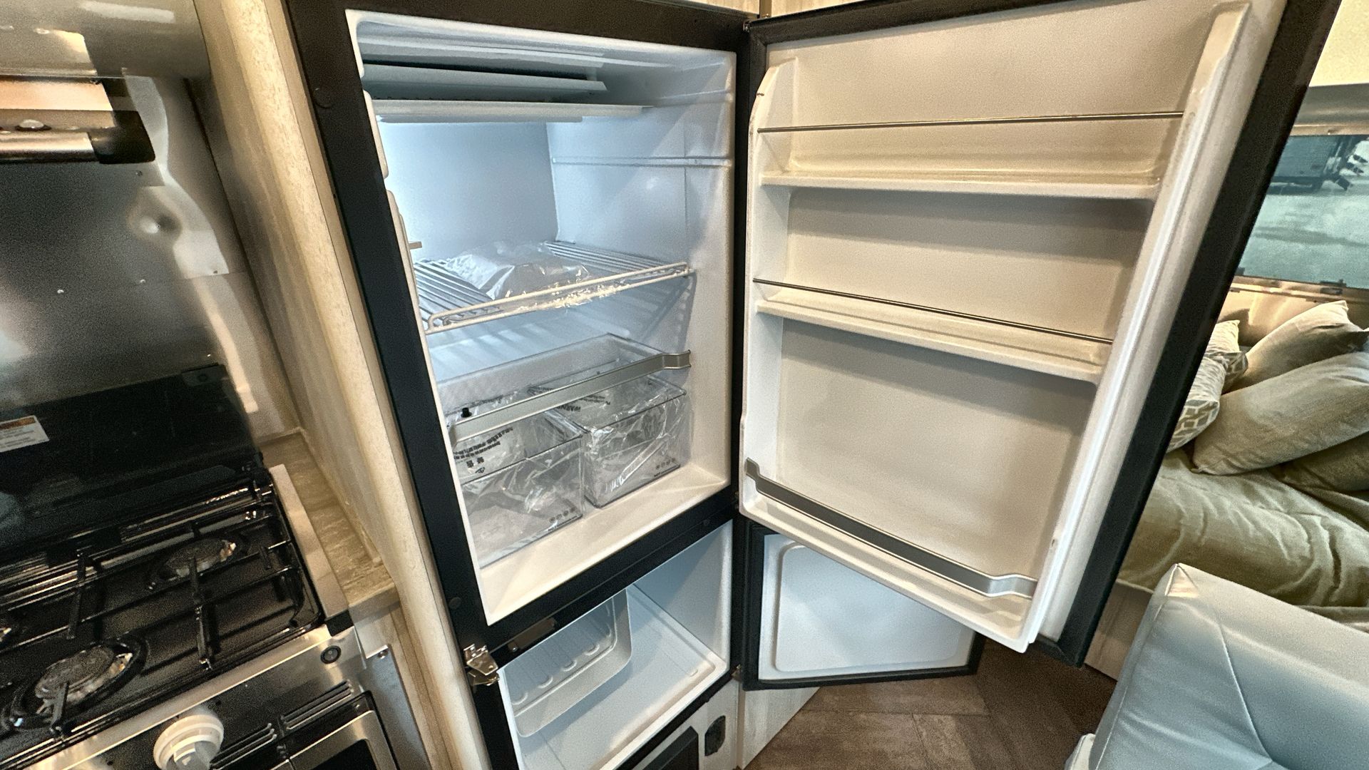 2025 Airstream 23FBQ Base