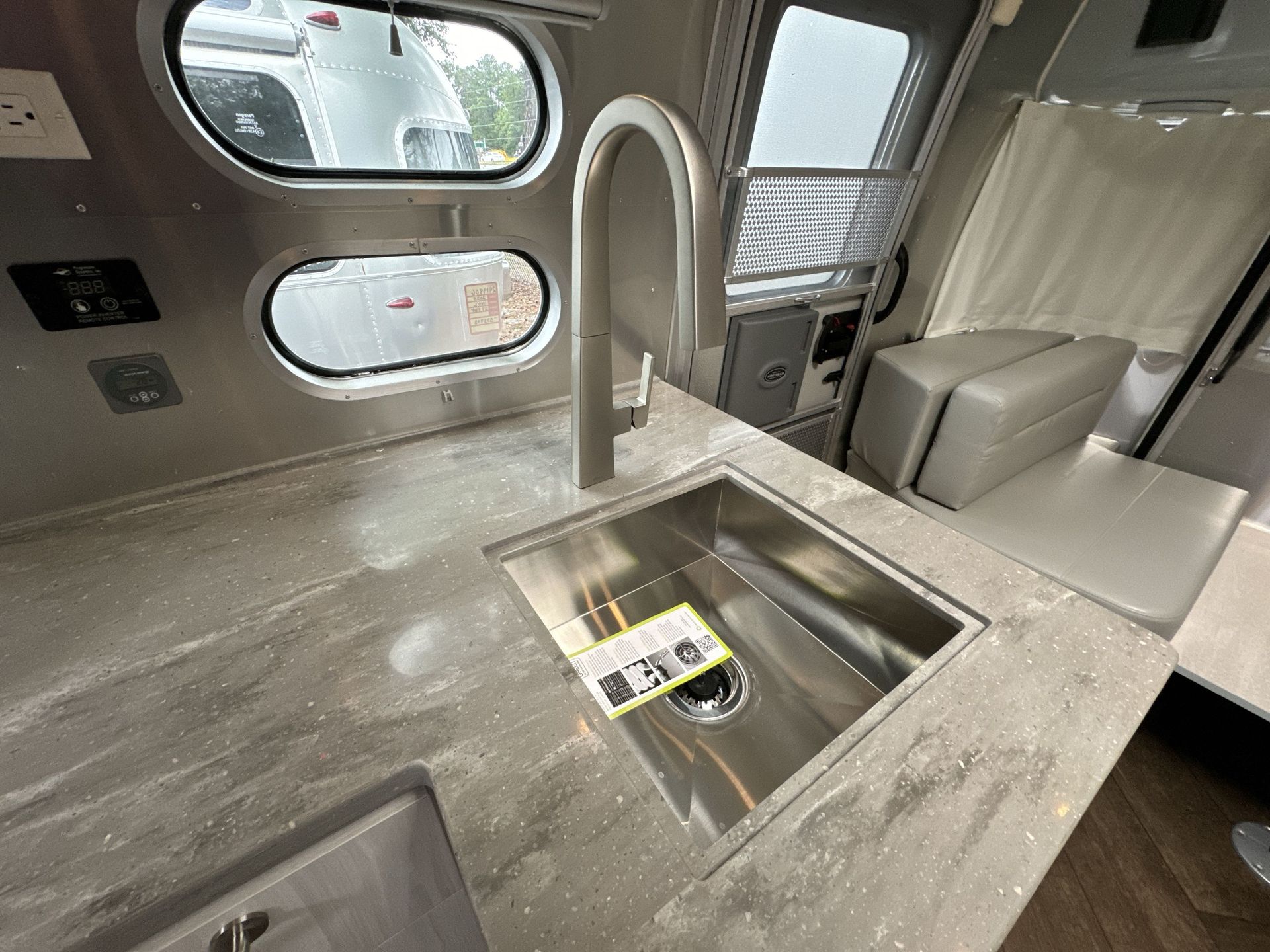 2025 Airstream 27FBT Base