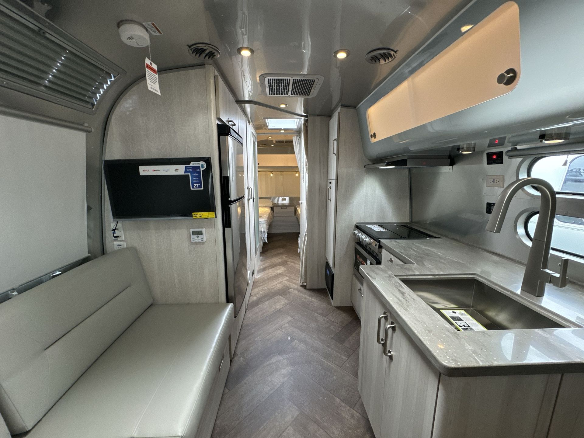 2025 Airstream 27FBT Base