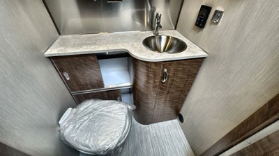 2025 Airstream 27FBQ Base