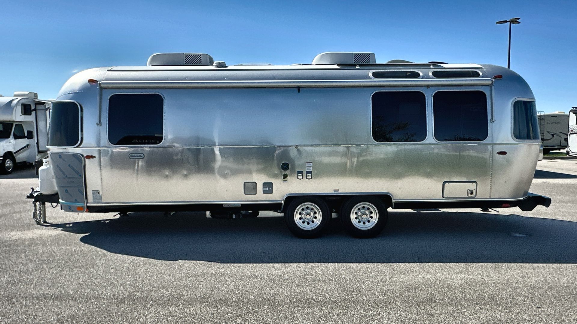 2025 Airstream 27FBQ Base