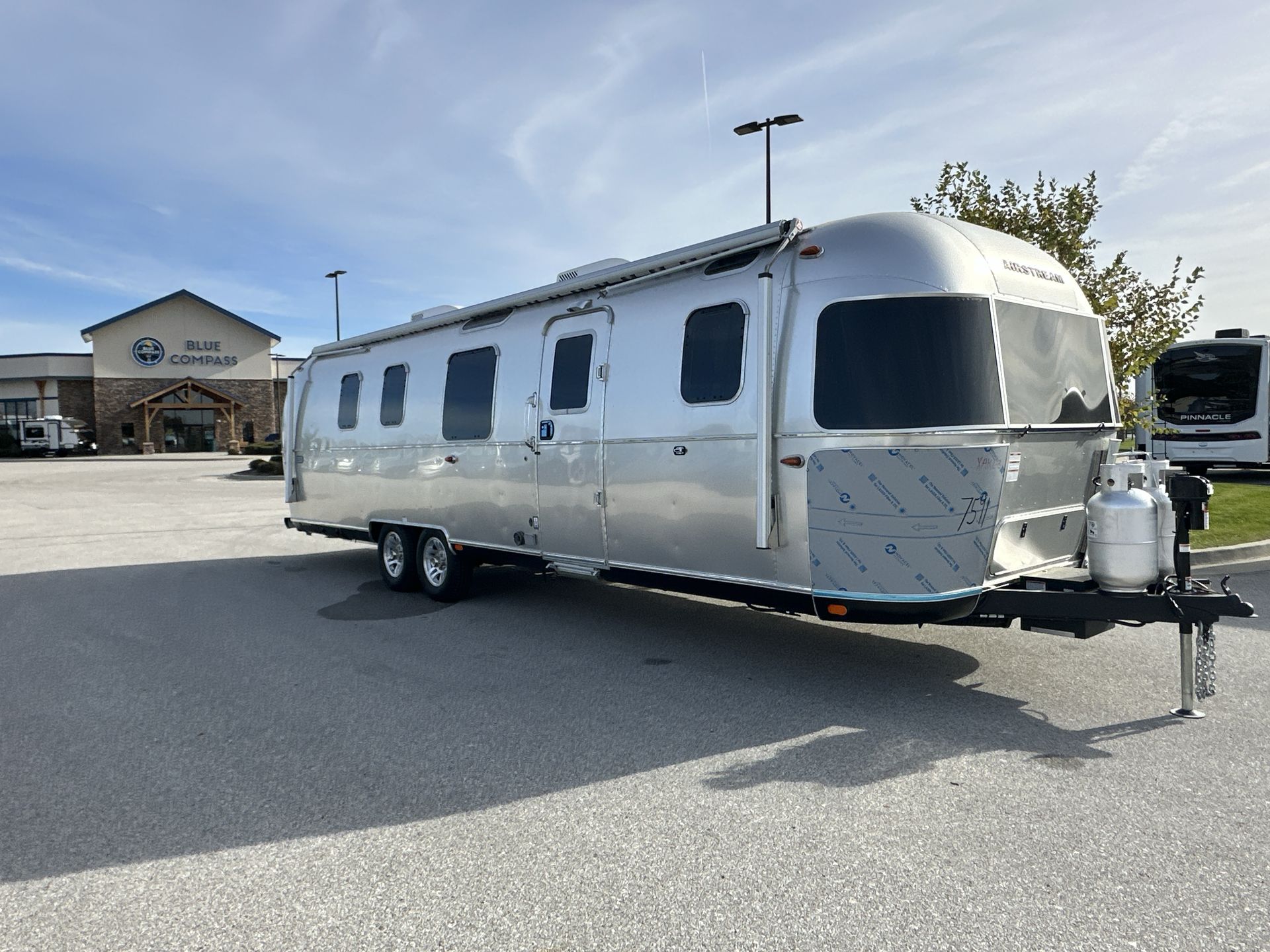 2026 Airstream 33FBQ Base