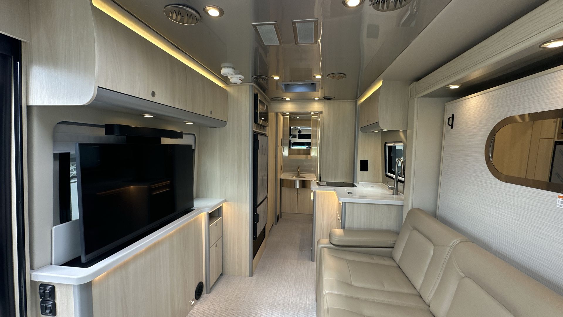 2026 Airstream Murphy Suite Base