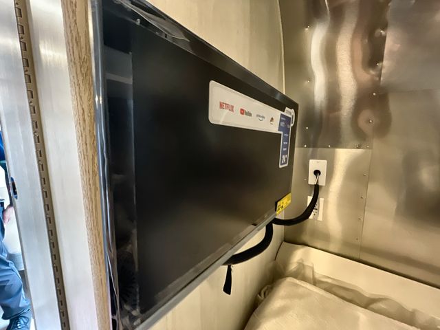 2025 Airstream 16RB Base