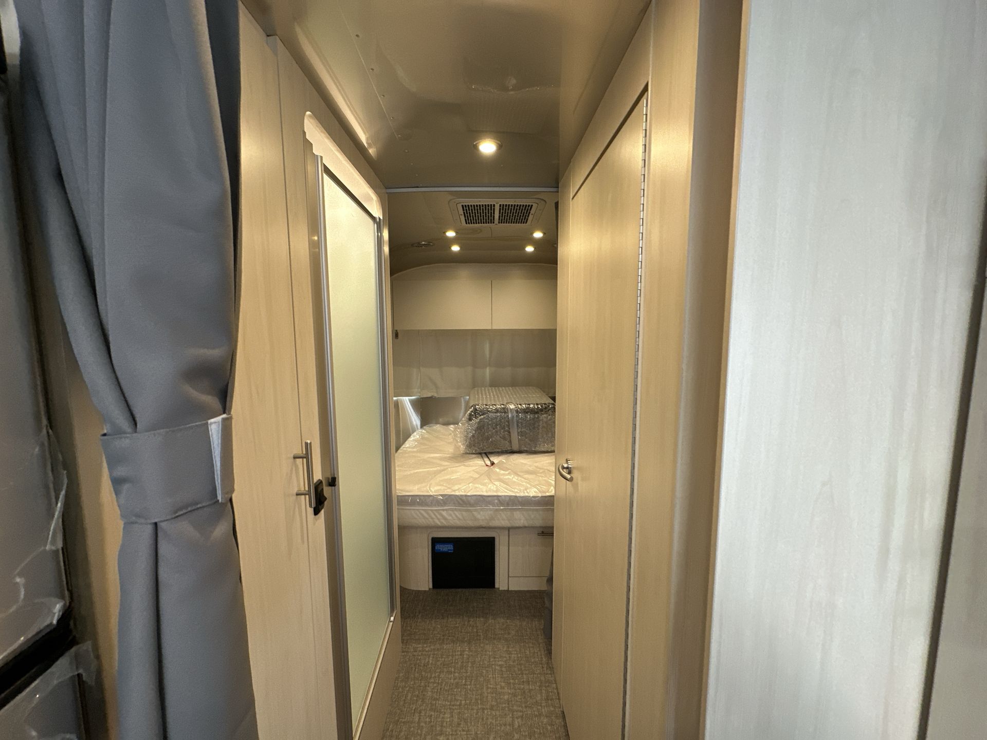 2026 Airstream 25FBQ Base