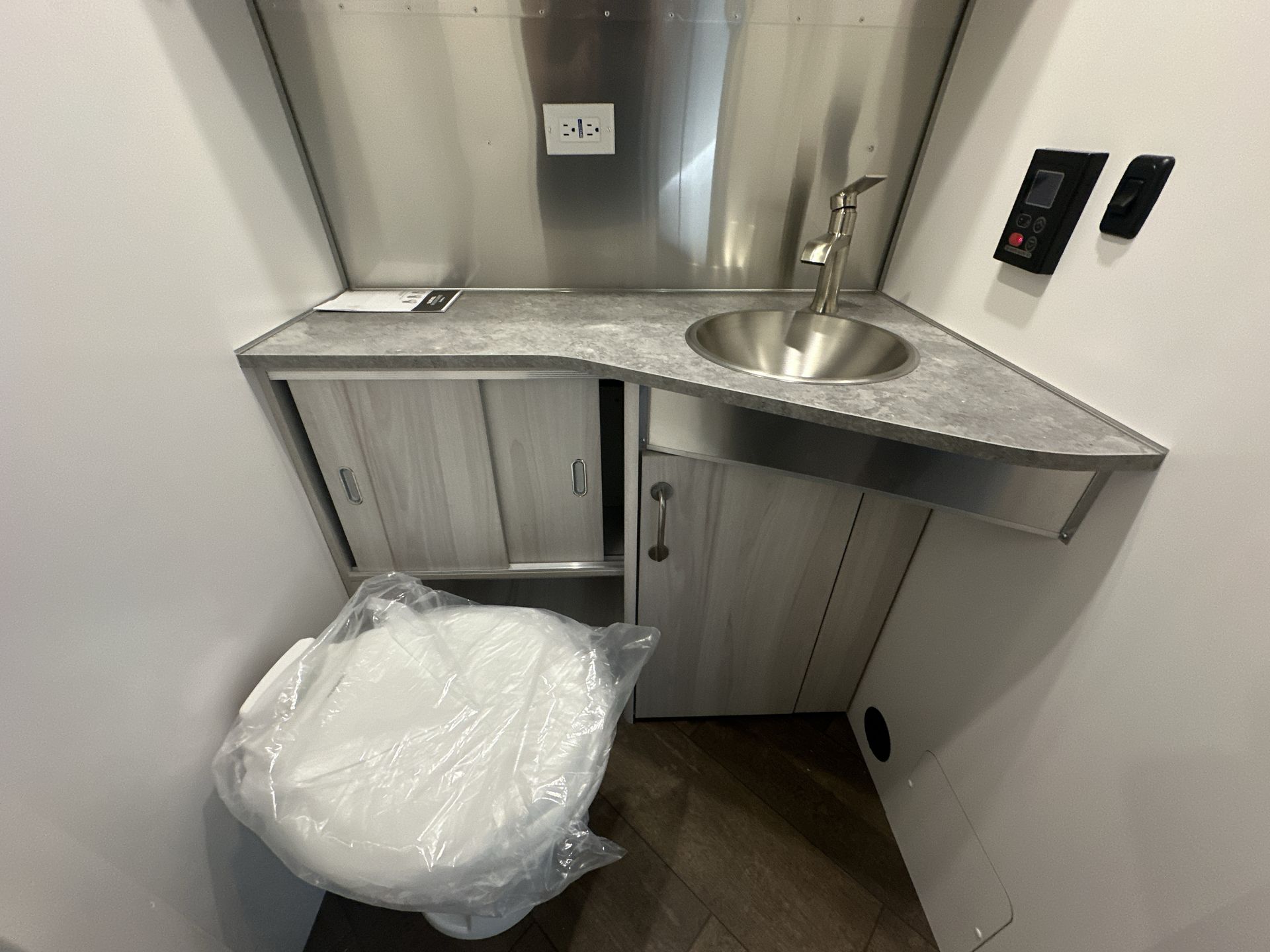 2025 Airstream 25FBQ Base