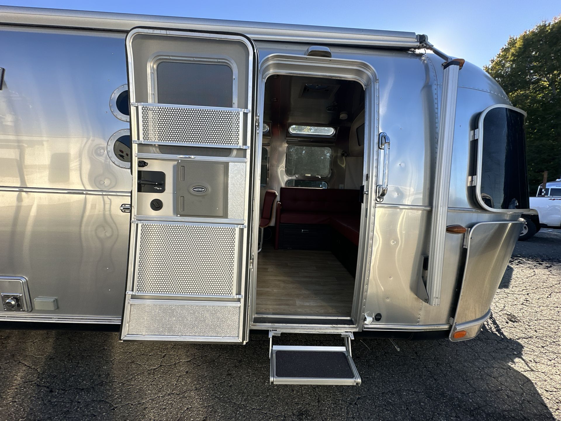 2019 Airstream 30RB Base