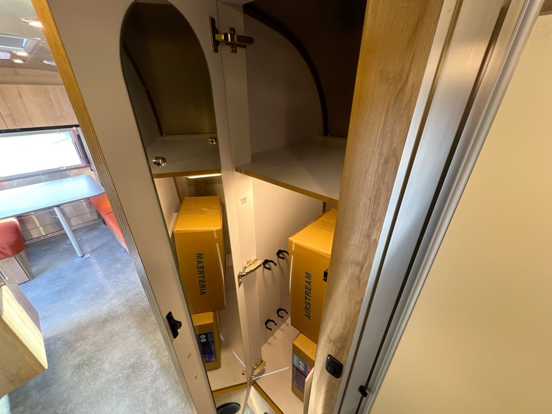 2026 Airstream 25FBT Base