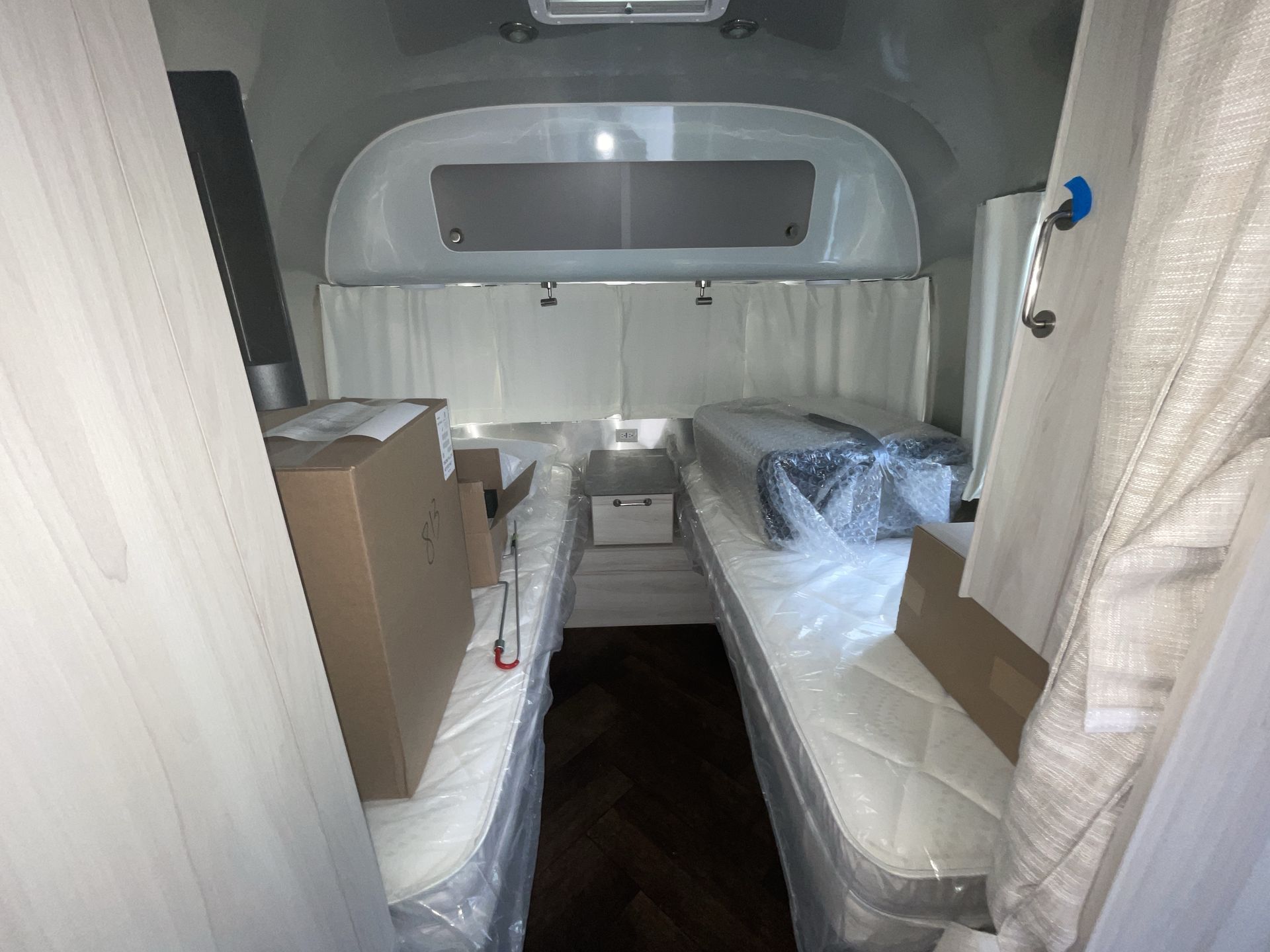2026 Airstream 23FBT Base