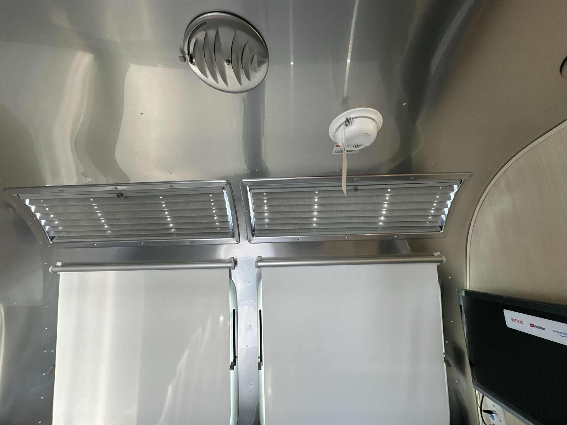 2026 Airstream 27FBQ Base