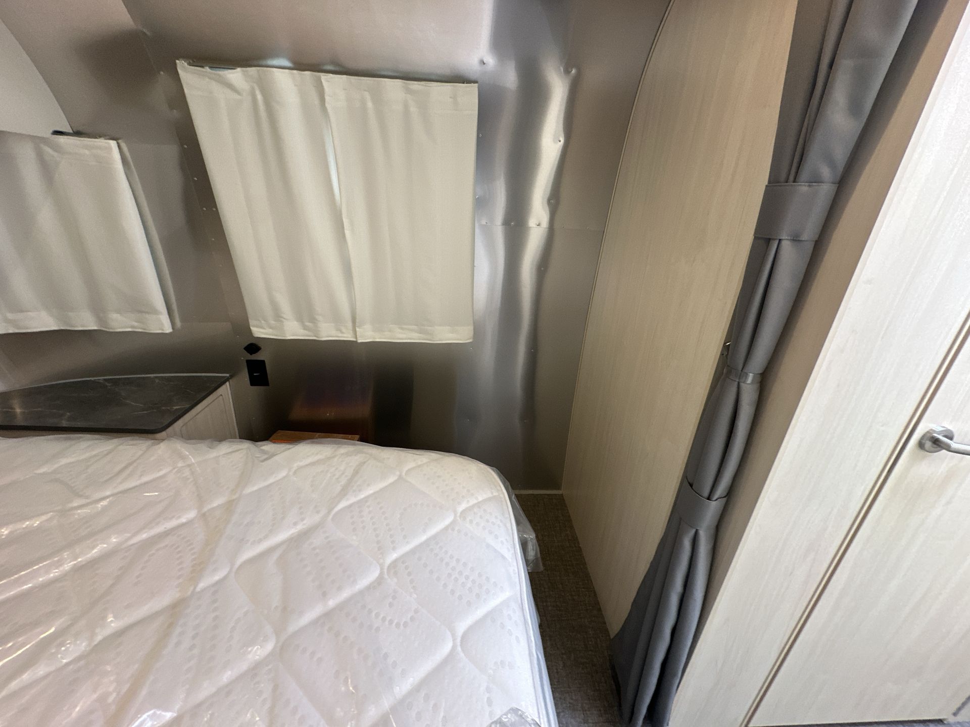 2026 Airstream 27FBQ Base