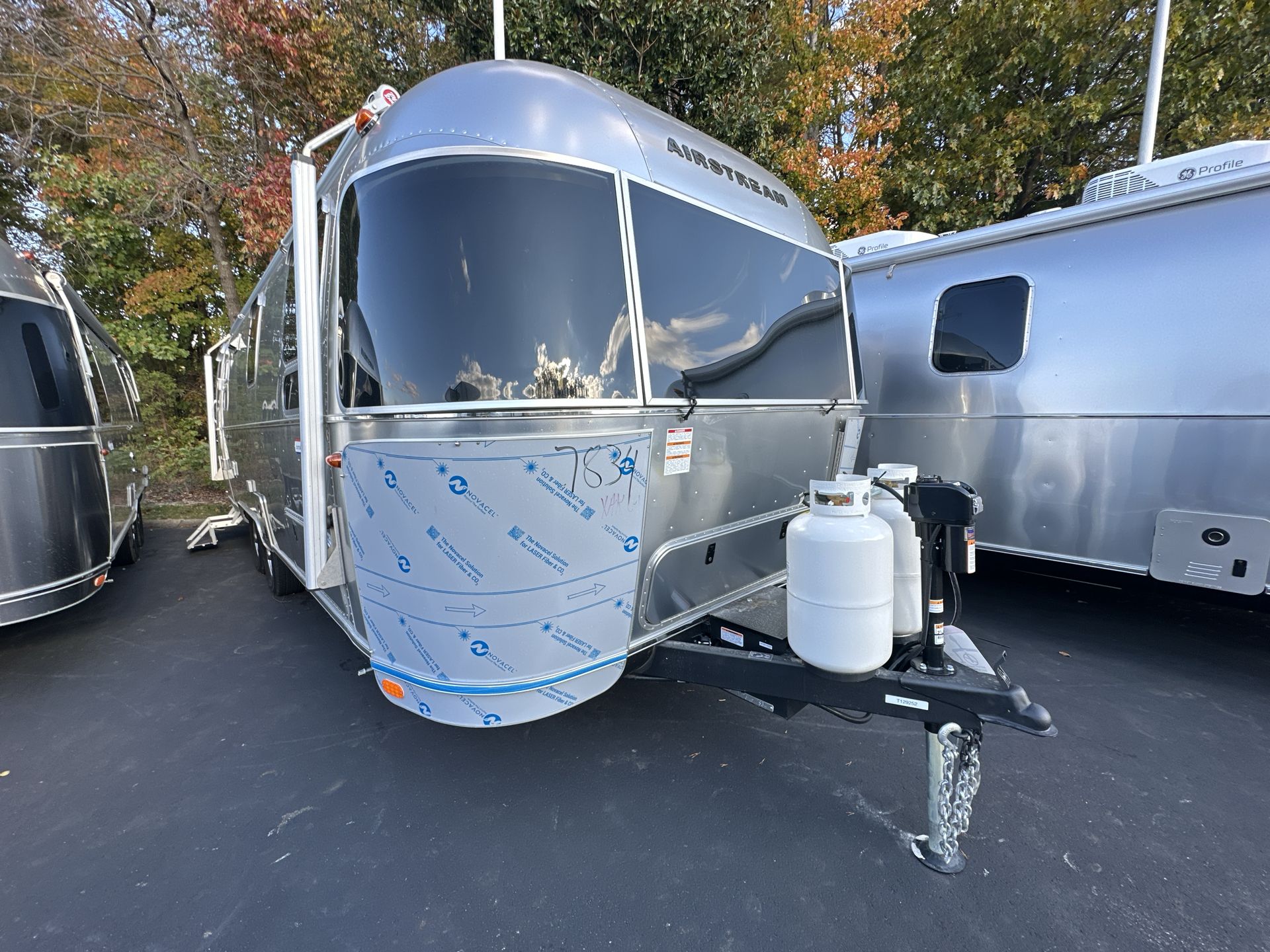 2026 Airstream 27FBT Base