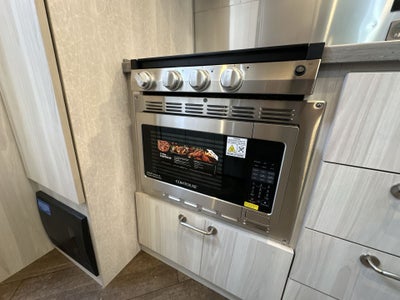 2026 Airstream 27FBT Base