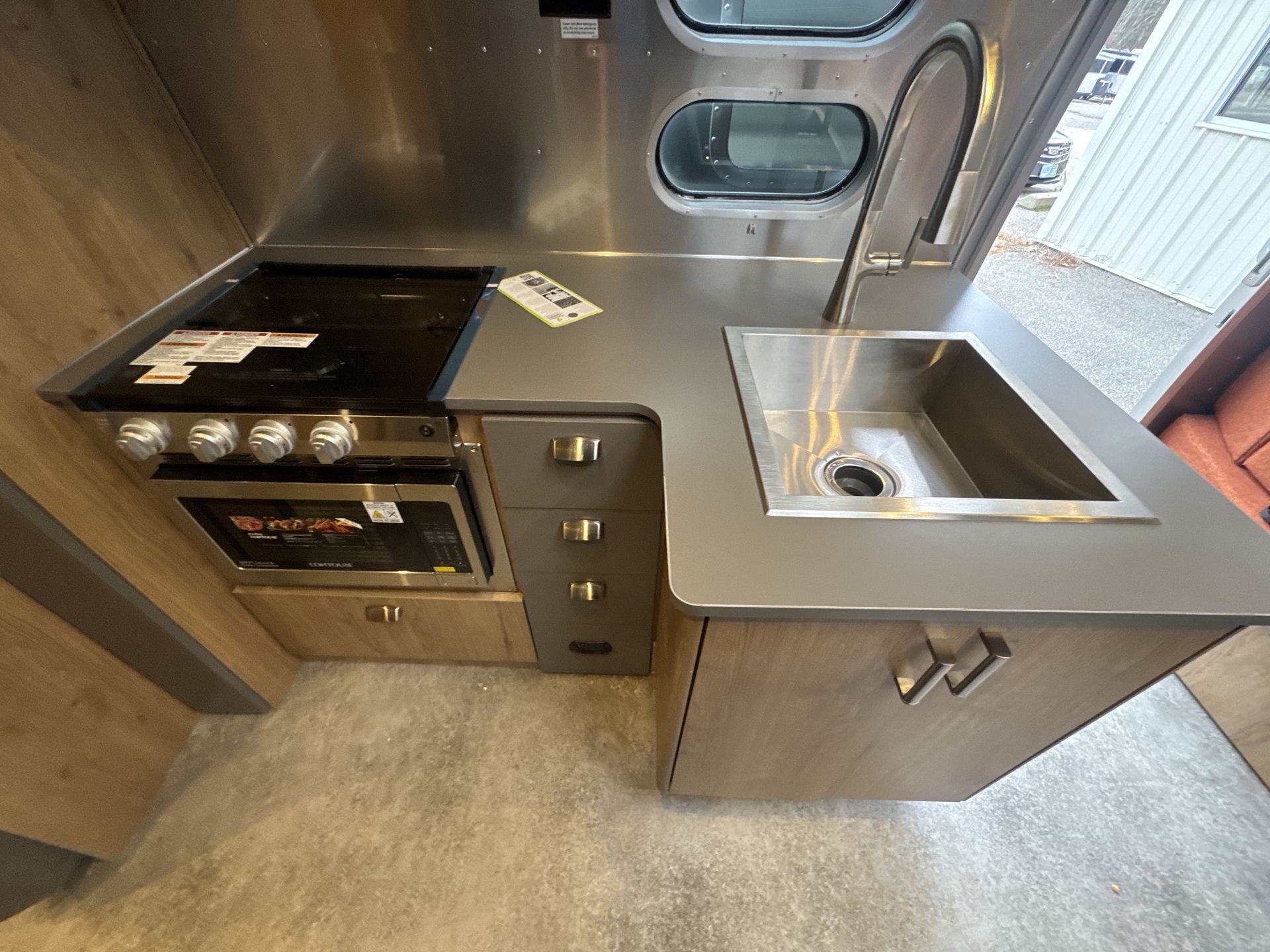 2026 Airstream 25FBQ Base