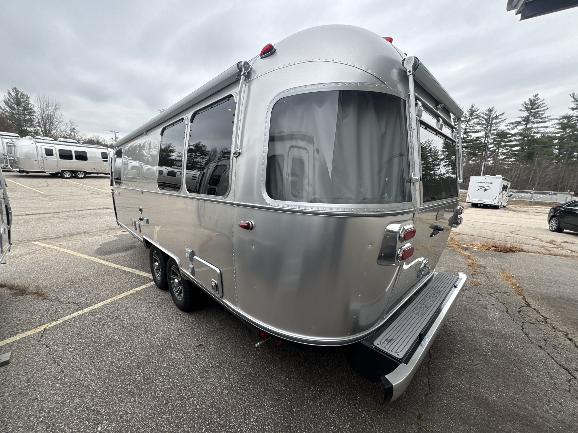 2026 Airstream 25FBQ Base