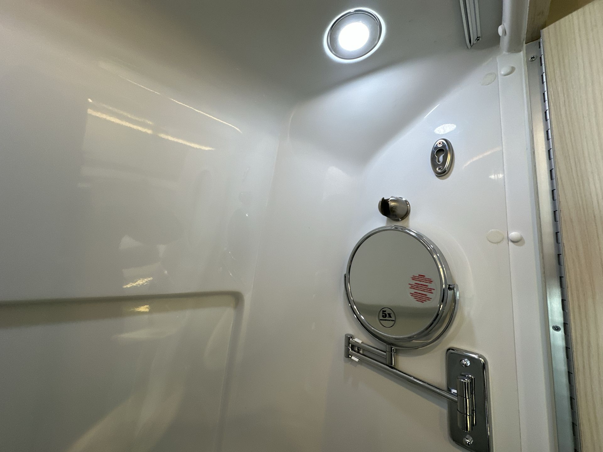 2026 Airstream 24GL 4x2 Passenger Base