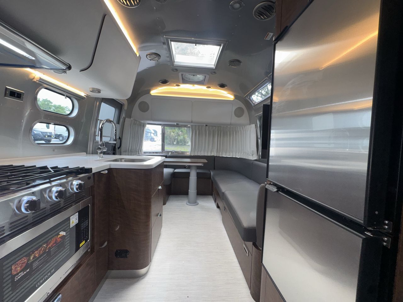 2025 Airstream 25FBQ Base