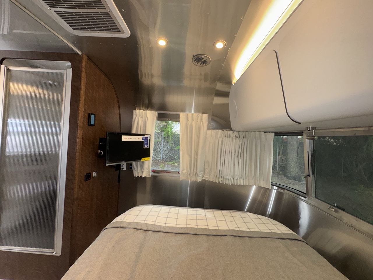2025 Airstream 25FBQ Base