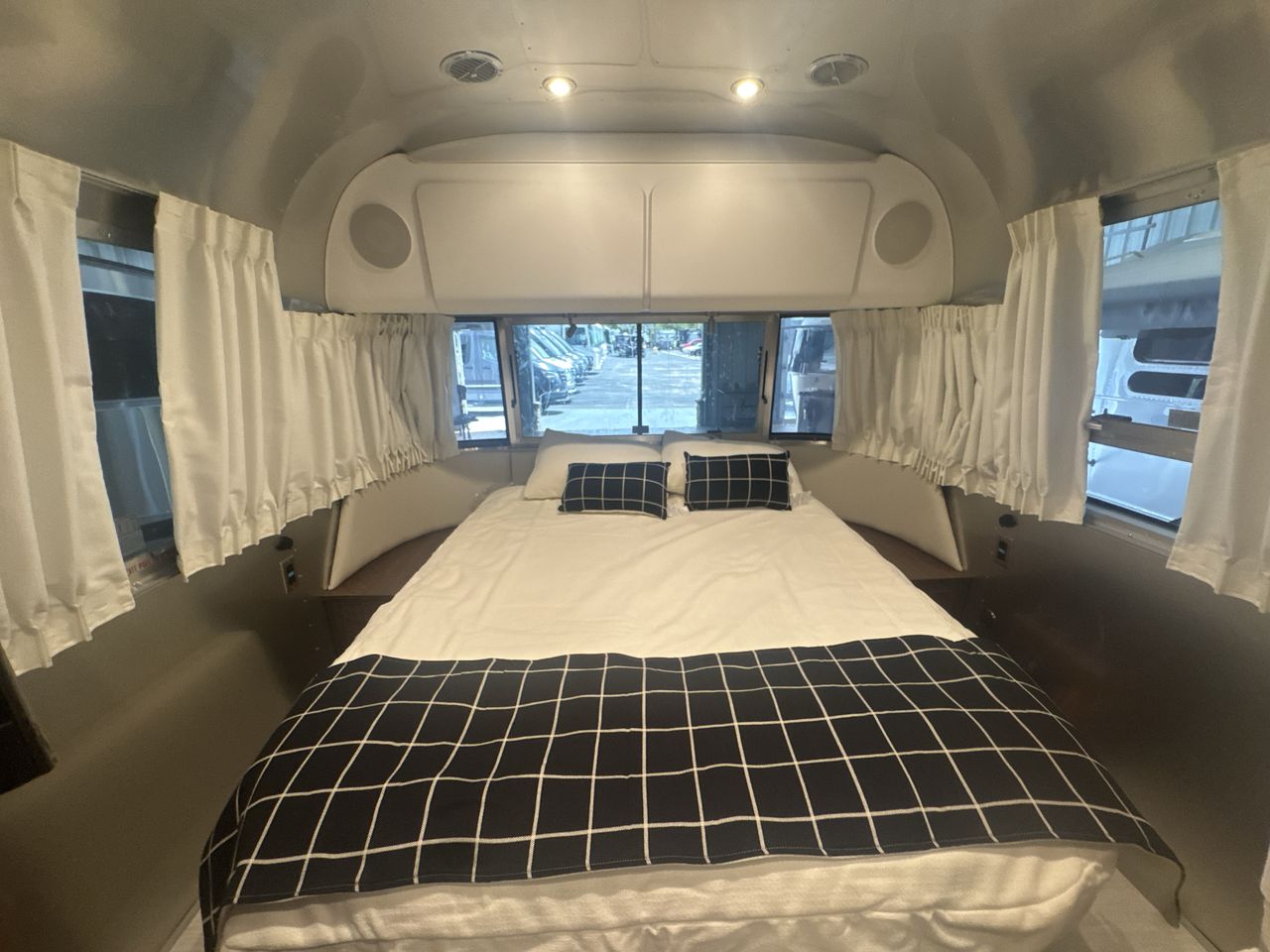 2026 Airstream 27FBQ Base