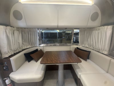2026 Airstream 27FBQ Base