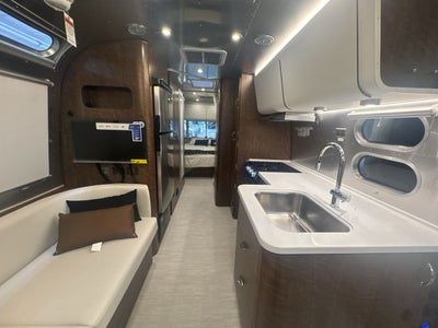 2026 Airstream 27FBQ Base