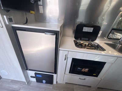 2025 Airstream 22FB Base