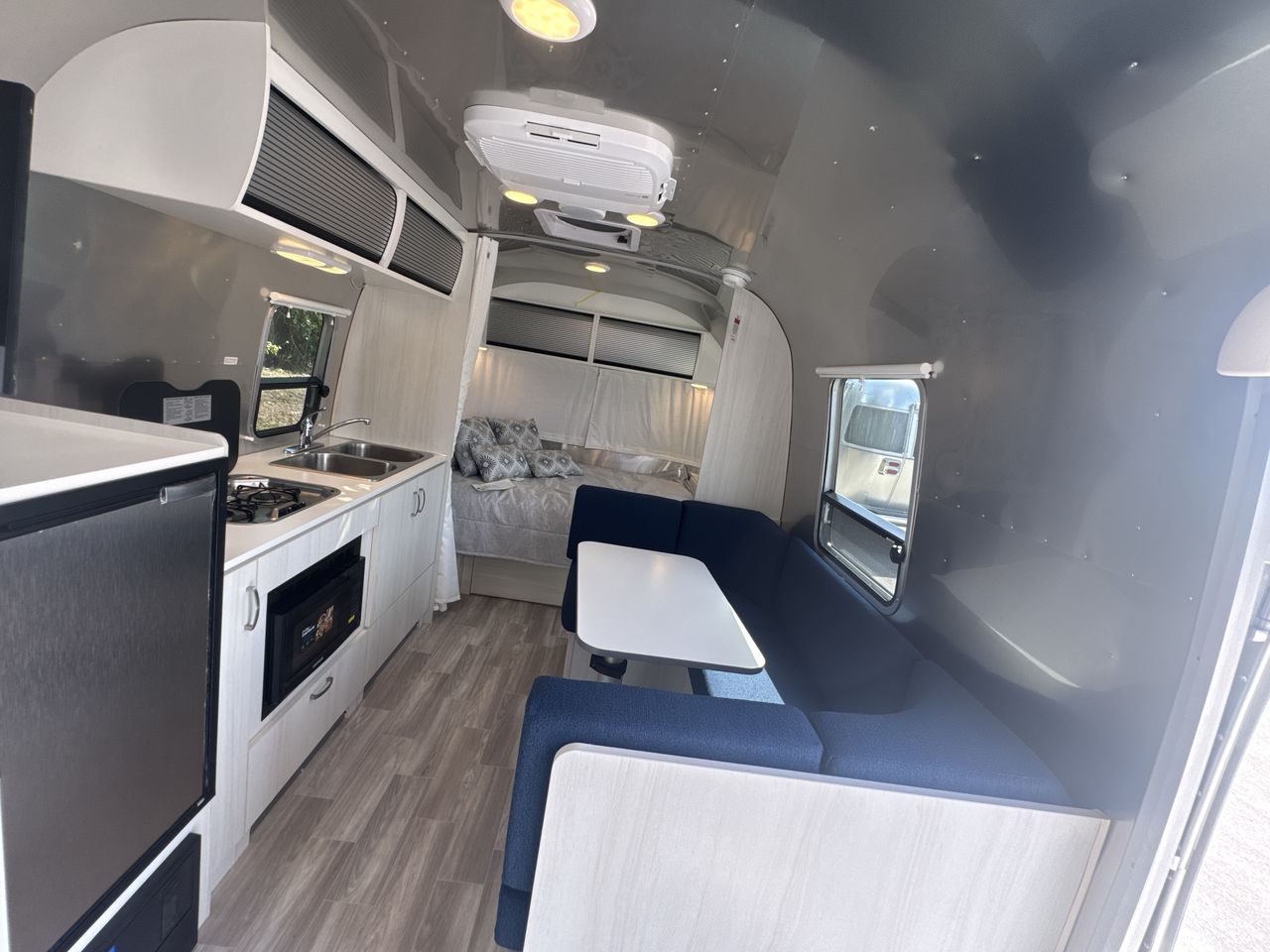 2025 Airstream 22FB Base