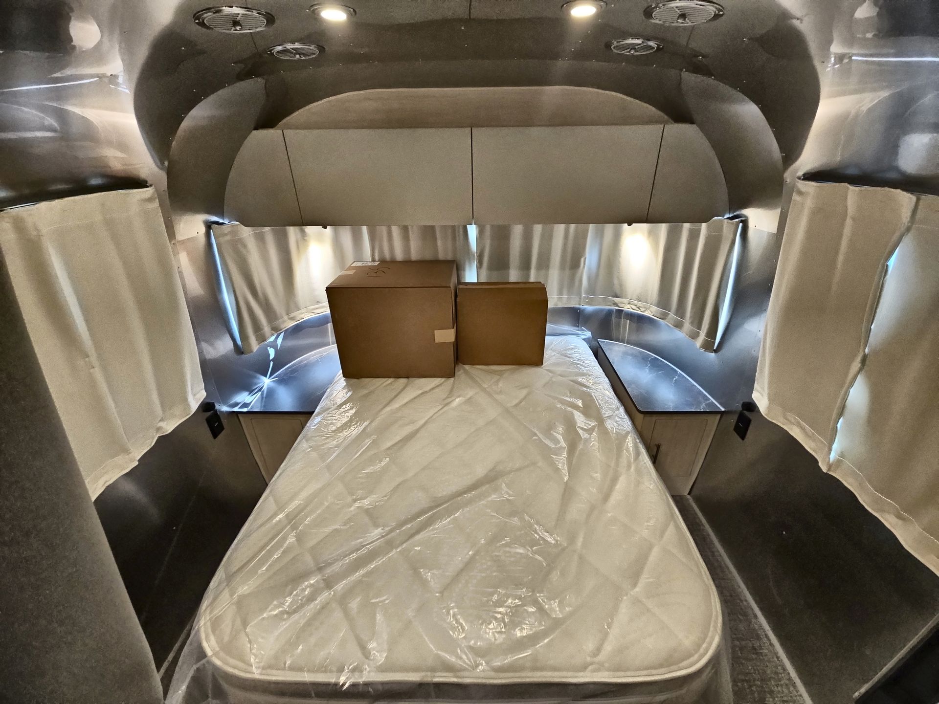 2026 Airstream 28RBQ Base