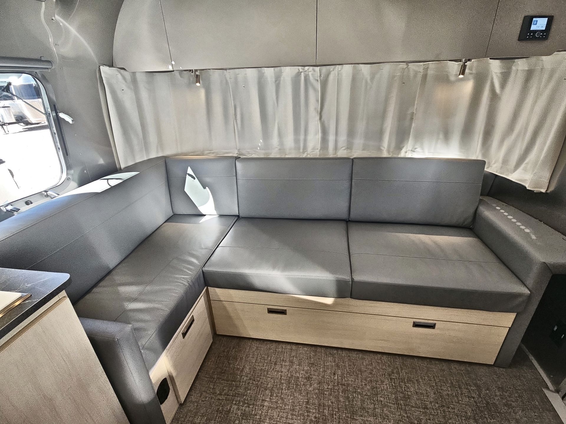 2026 Airstream 28RBT Base