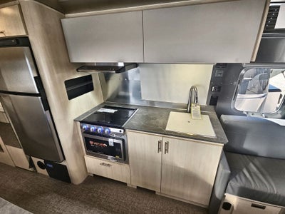 2026 Airstream 28RBT Base